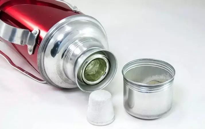 Thermoss üveges lombikokkal: 1, 2 és 3 liter. Jobb fémes lombikok? Thermos minősítés tea és élelmiszer. Thermoss dupla falakkal és más modellekkel 21705_2