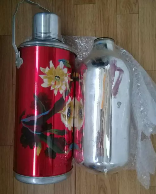 Thermoss üveges lombikokkal: 1, 2 és 3 liter. Jobb fémes lombikok? Thermos minősítés tea és élelmiszer. Thermoss dupla falakkal és más modellekkel 21705_8