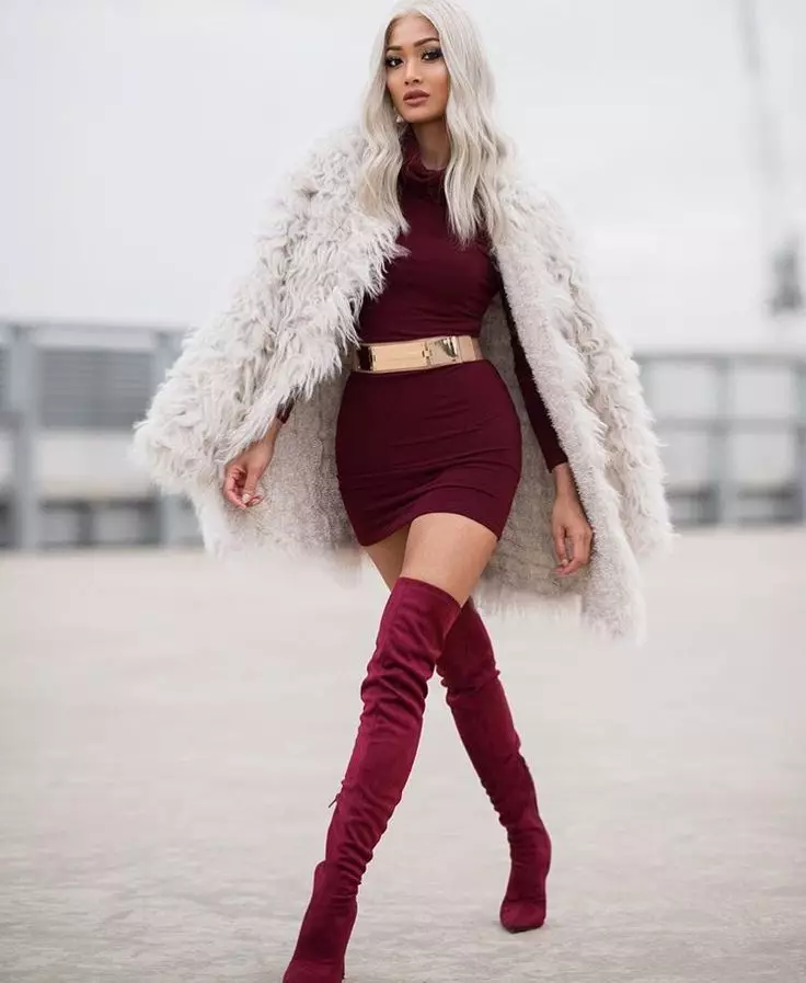Bottes rouges (70 photos): quoi porter des modèles d'hiver pour femmes, combinez des bottes de laque rouge et une robe bleue 2170_14