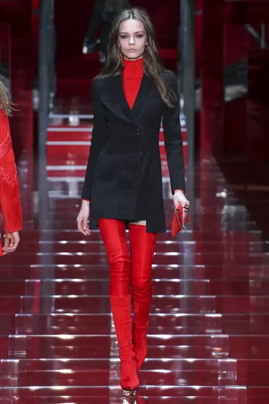 Røde støvler (70 bilder): Hva å bære kvinners vintermodeller, kombinere Red Lacquer Boots og en blå kjole 2170_15