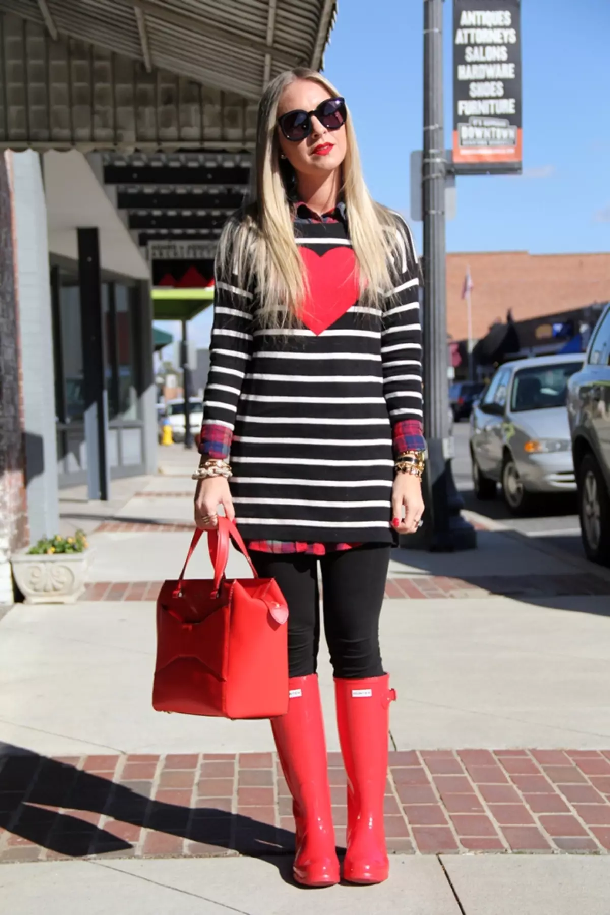 Червоні чоботи (70 фото): з чим носити жіночі зимові моделі, поєднуємо червоні лакові чоботи і синє плаття 2170_2