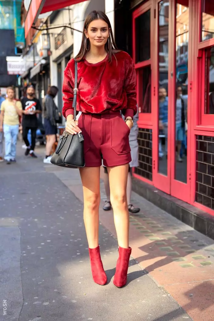 Bottes rouges (70 photos): quoi porter des modèles d'hiver pour femmes, combinez des bottes de laque rouge et une robe bleue 2170_20