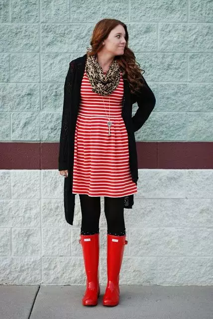 Червоні чоботи (70 фото): з чим носити жіночі зимові моделі, поєднуємо червоні лакові чоботи і синє плаття 2170_25
