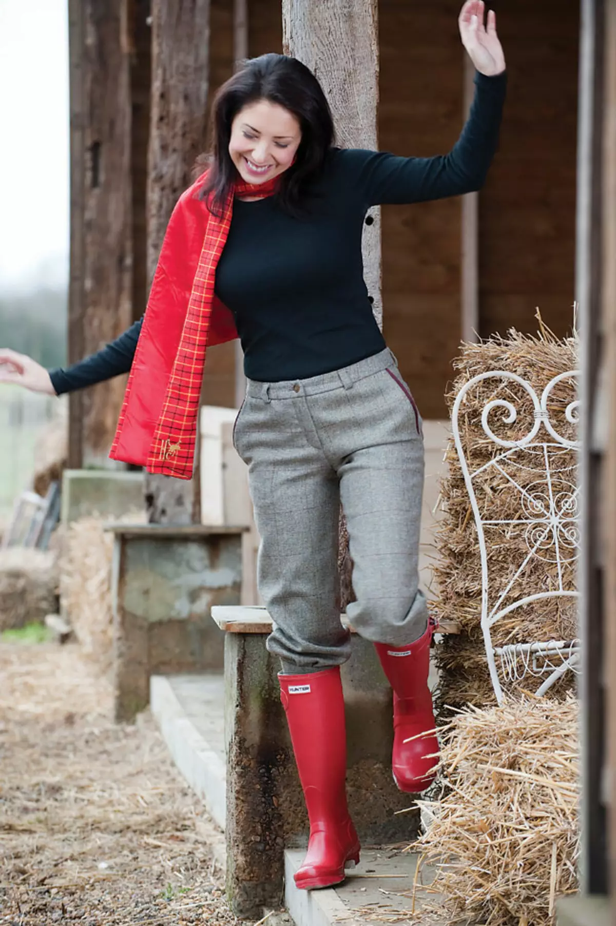 Червоні чоботи (70 фото): з чим носити жіночі зимові моделі, поєднуємо червоні лакові чоботи і синє плаття 2170_37