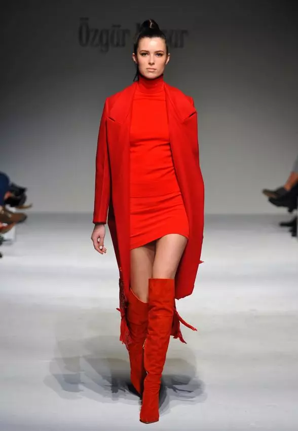 Røde støvler (70 bilder): Hva å bære kvinners vintermodeller, kombinere Red Lacquer Boots og en blå kjole 2170_50