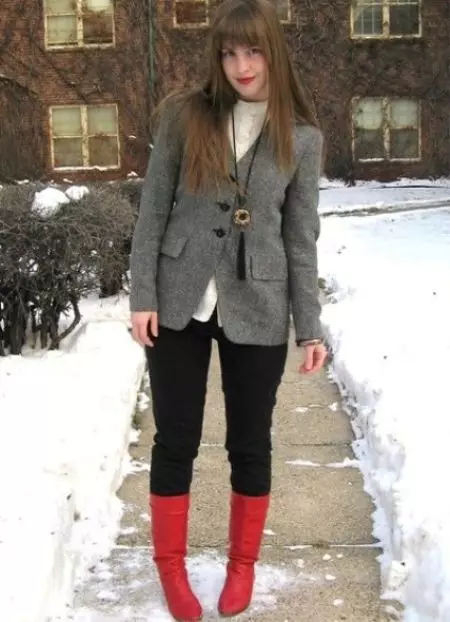Røde støvler (70 bilder): Hva å bære kvinners vintermodeller, kombinere Red Lacquer Boots og en blå kjole 2170_60