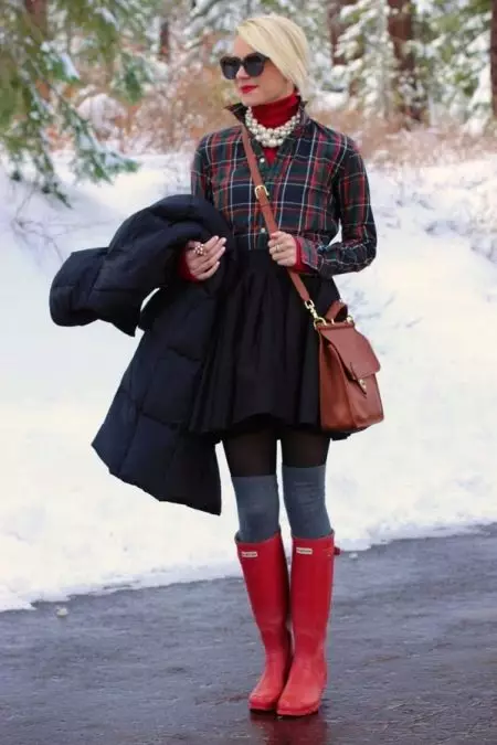 Røde støvler (70 bilder): Hva å bære kvinners vintermodeller, kombinere Red Lacquer Boots og en blå kjole 2170_63