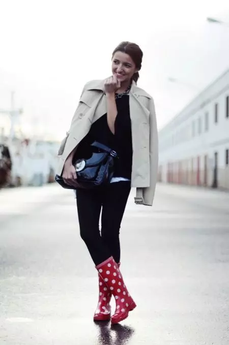 Bottes rouges (70 photos): quoi porter des modèles d'hiver pour femmes, combinez des bottes de laque rouge et une robe bleue 2170_65
