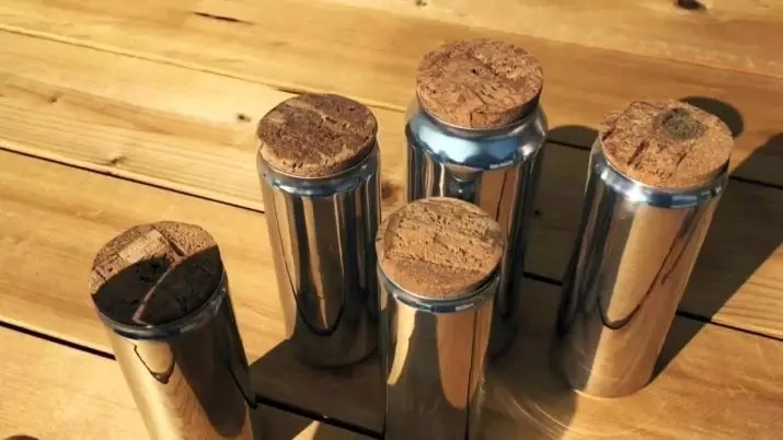 Tubên ji bo Thermos: Kevir û korikên ku ji dara corkê hatine çêkirin. Whati dike ku ew bixwe bikin? Meriv Corkawa Cork Bi Bişkojk û Bi Valve re veqetîne? Pêvekên Cork, ji Berestov û vebijarkên din 21716_32