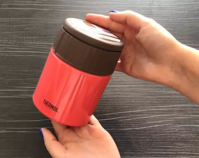 THERMOS kuri isupu: isupu ya thermo ifite umuhogo mubunini no kumasahani ya mbere, urutonde rwibitegererezo byiza. Ni bangahe nshobora kubika isupu muri THERMO YASHYA? 21728_35