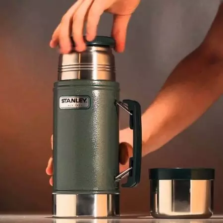 Thermos 1 litro: para o té, por auga e alimentación, clasificación das mellores termos de metal de aceiro inoxidable e cun vaso de vidro, modelos turísticos cun botón para verter e outros tipos 21732_21