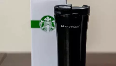 Starbucks Termoser: Oversigt over metalforseglingstermoer til kaffe og te, sort og lyserød termoser med et volumen på 450 ml og andre modeller, kundeanmeldelser 21757_15
