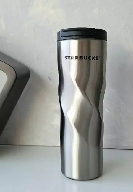 Termostini Starbucks: Panoramica dei termosi del sigillante in metallo per caffè e tè, termosi neri e rosa con un volume di 450 ml e altri modelli, recensioni dei clienti 21757_6