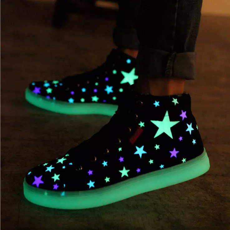 Sneakers Luminous (58 Lluniau): LED a modelau LED, faint o sneakers sydd gyda goleuadau, meintiau ac adolygiadau 2175_14