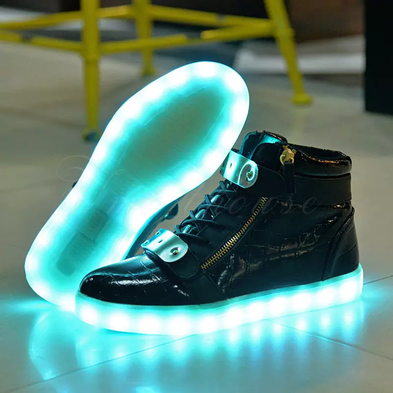 Luminous Sneakers (58 foto's): LED- en LED-modellen, hoeveel sneakers zijn met licht, maten en beoordelingen 2175_15