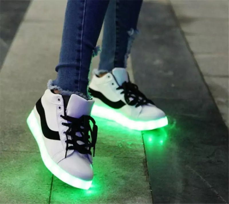 Sneakers Luminous (58 Lluniau): LED a modelau LED, faint o sneakers sydd gyda goleuadau, meintiau ac adolygiadau 2175_18