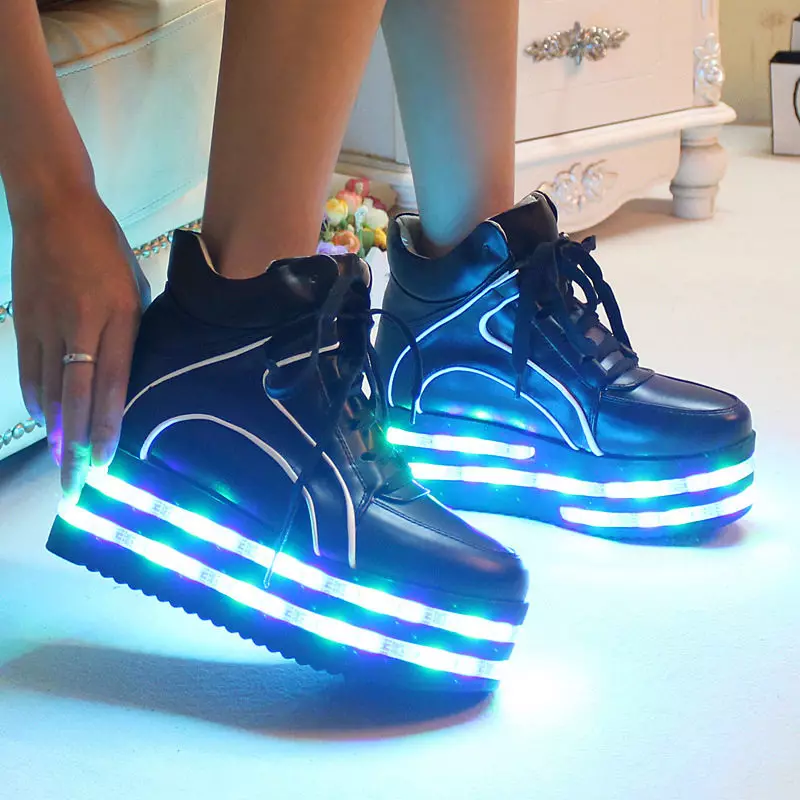 Sneakers Luminous (58 Lluniau): LED a modelau LED, faint o sneakers sydd gyda goleuadau, meintiau ac adolygiadau 2175_30