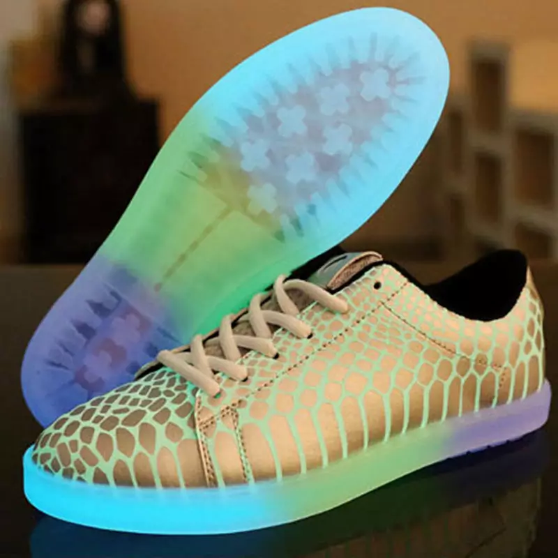 Luminakes sneakers (58 Hoto): LED da Kasuwancin LESORS, nawa ne Sneakers suna tare da fitilu, masu girma dabam da sake dubawa 2175_33