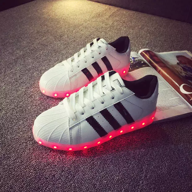Sneakers Luminous (58 Lluniau): LED a modelau LED, faint o sneakers sydd gyda goleuadau, meintiau ac adolygiadau 2175_40