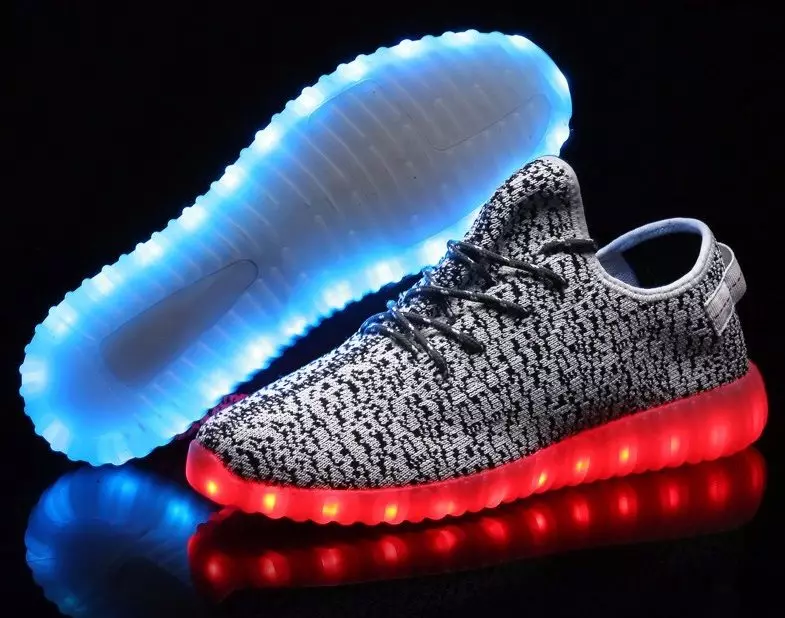 Luminakes sneakers (58 Hoto): LED da Kasuwancin LESORS, nawa ne Sneakers suna tare da fitilu, masu girma dabam da sake dubawa 2175_47