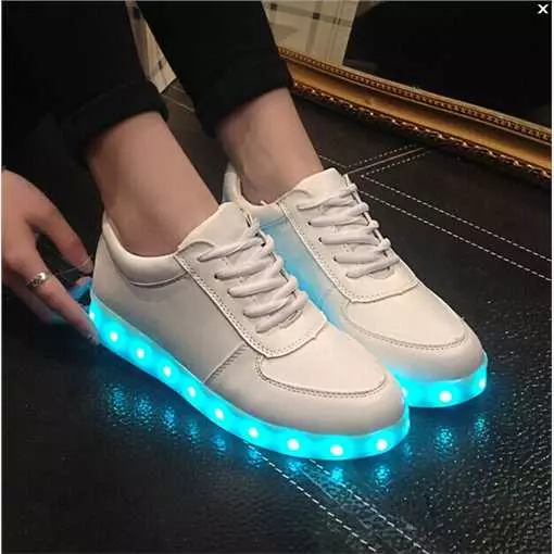 Sneakers Luminous (58 Lluniau): LED a modelau LED, faint o sneakers sydd gyda goleuadau, meintiau ac adolygiadau 2175_5