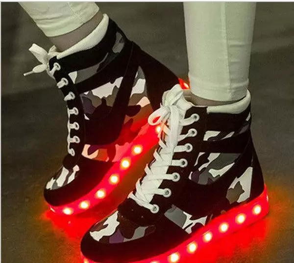 Luminous cipők (58 fotók): LED és LED modellek, hány cipők vannak fények, méretek és vélemények 2175_50
