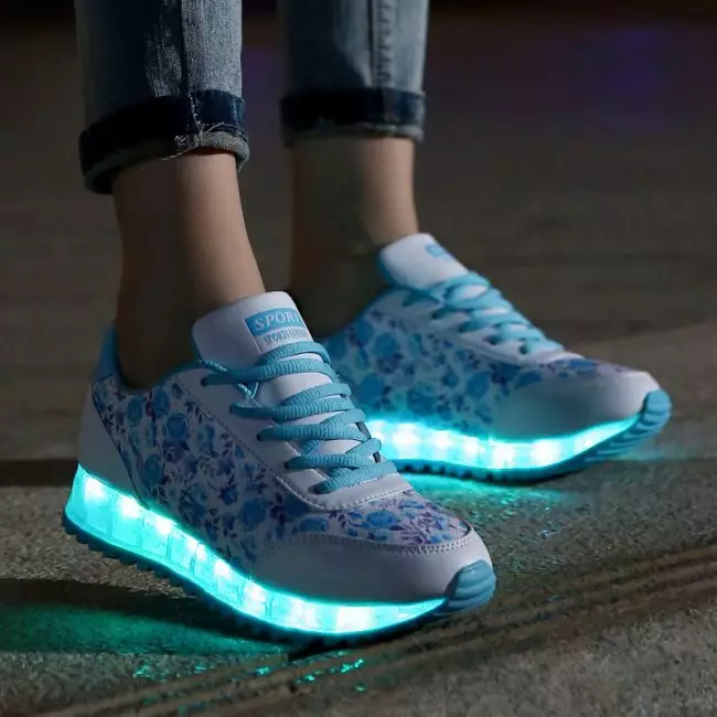 Sneakers Luminous (58 Lluniau): LED a modelau LED, faint o sneakers sydd gyda goleuadau, meintiau ac adolygiadau 2175_51