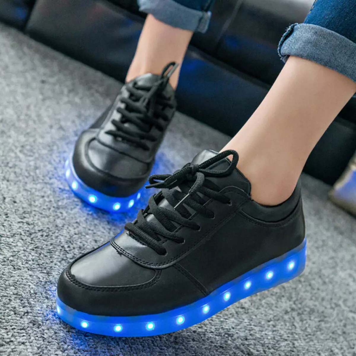 Sneakers bercahaya (58 foto): Model LED dan LED, berapa banyak kasut dengan lampu, saiz dan ulasan 2175_6