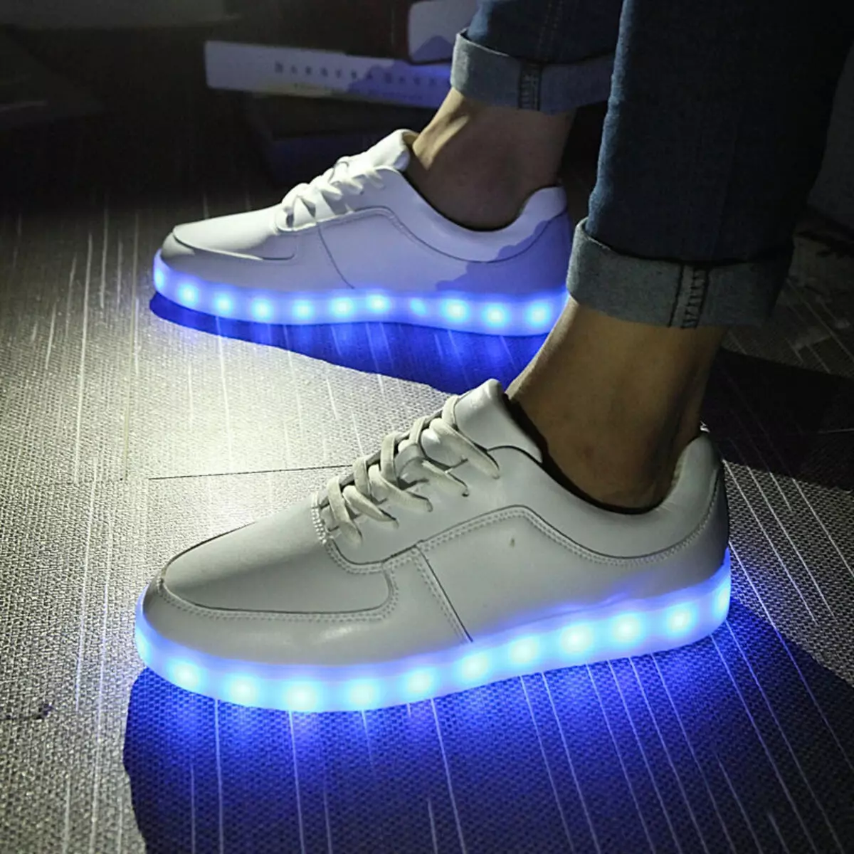 Sneakers Luminous (58 Lluniau): LED a modelau LED, faint o sneakers sydd gyda goleuadau, meintiau ac adolygiadau 2175_8