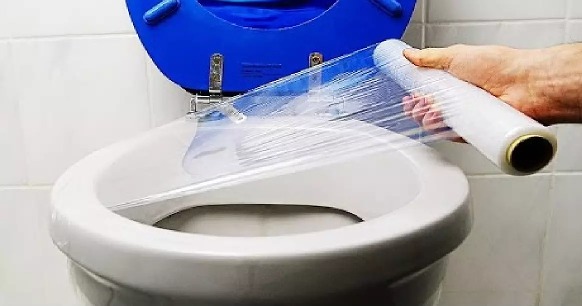 Како да го исчистите тоалетот? 50 слики како дома сами елиминирање на зум, брзи и ефикасни начини за чистење на мозоци 21798_45