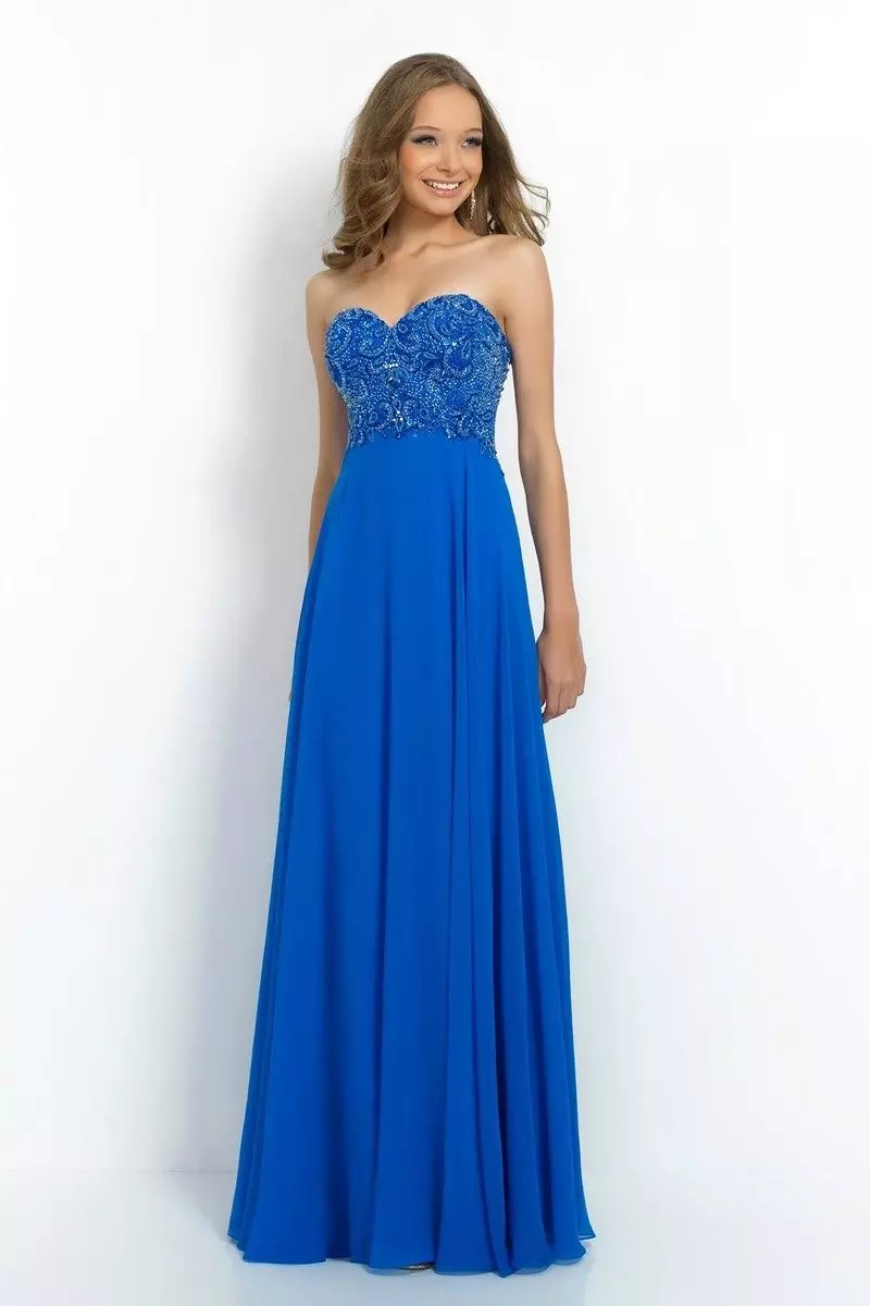 Blauwe jurk met een overweldigde taille