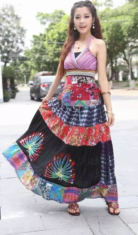 Ljetna haljina s preplavljenim strukom u etničkom stilu