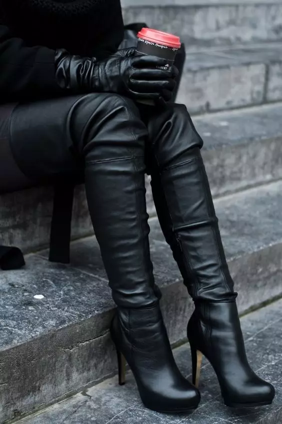 High Boots Heel (57 φωτογραφίες): Τι να φορέσετε γυναικεία μοντέλα σε μια πολύ υψηλή πλατφόρμα 2180_3