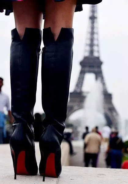 High Boots Heel (57 φωτογραφίες): Τι να φορέσετε γυναικεία μοντέλα σε μια πολύ υψηλή πλατφόρμα 2180_6
