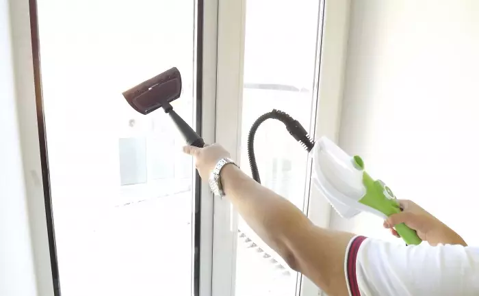 Mop per rentar finestres (26 fotos): opcions magnètiques amb mànec telescòpic per al rentat fora, com rentar, models 