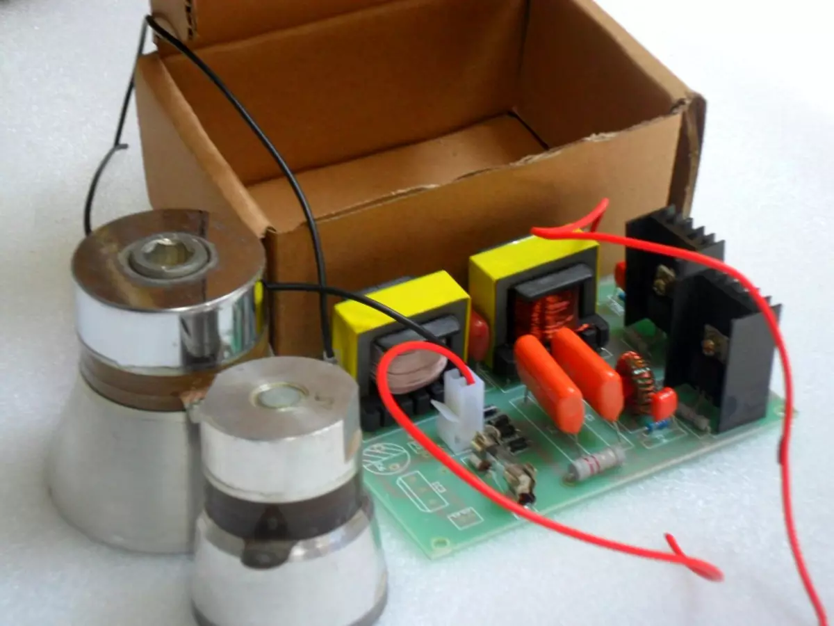 Ultrazvučno kupka to učinite sami: Generator shema, kako sastaviti samostalni dizajn, proizvode za čišćenje mlaznica, kako napraviti sebe 21817_15