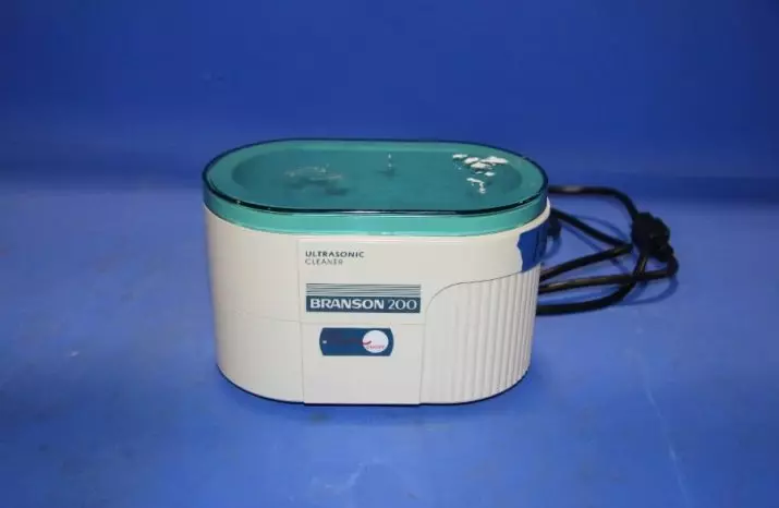 El bany d'ultrasons ho fa vostè mateix: l'esquema del generador, com muntar un disseny autoproduït, productes per a la neteja de broquets, com fer-se 21817_2