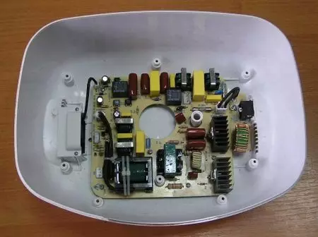 Banho ultra-sônico faz você mesmo: o esquema do gerador, como montar um design auto-feito, produtos para limpeza de bicos, como se fazer 21817_3