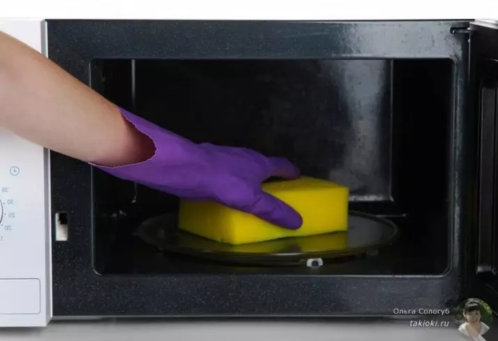 Hoe om die mikrogolf skoon te maak? 25 foto's Hoe om die vet binne 5 minute vinnig en doeltreffend met soda en asyn te was 21824_10