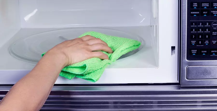 Hvordan rengjør mikrobølgeovn? 25 bilder Hvordan vaske fettet inni hjemme på 5 minutter raskt og effektivt med brus og eddik 21824_7