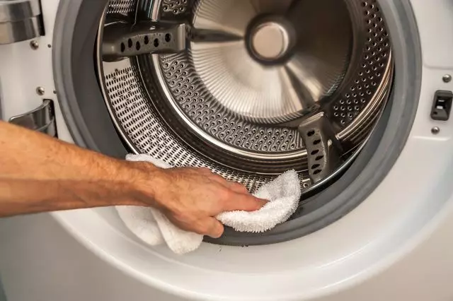 Kako očistiti pralni stroj? 39 Photo Clean stroj stroj iz umazanije znotraj doma kot pranje gumi in praškastega pladnja 21828_18