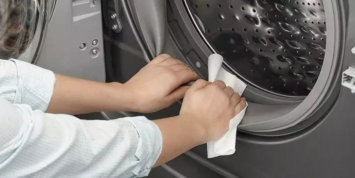 Hogyan tisztítsa meg a mosógépet? 39 Fotó tiszta gép gép a szennyeződések belsejében otthon, mint a gumi és a portálca mosásához 21828_38