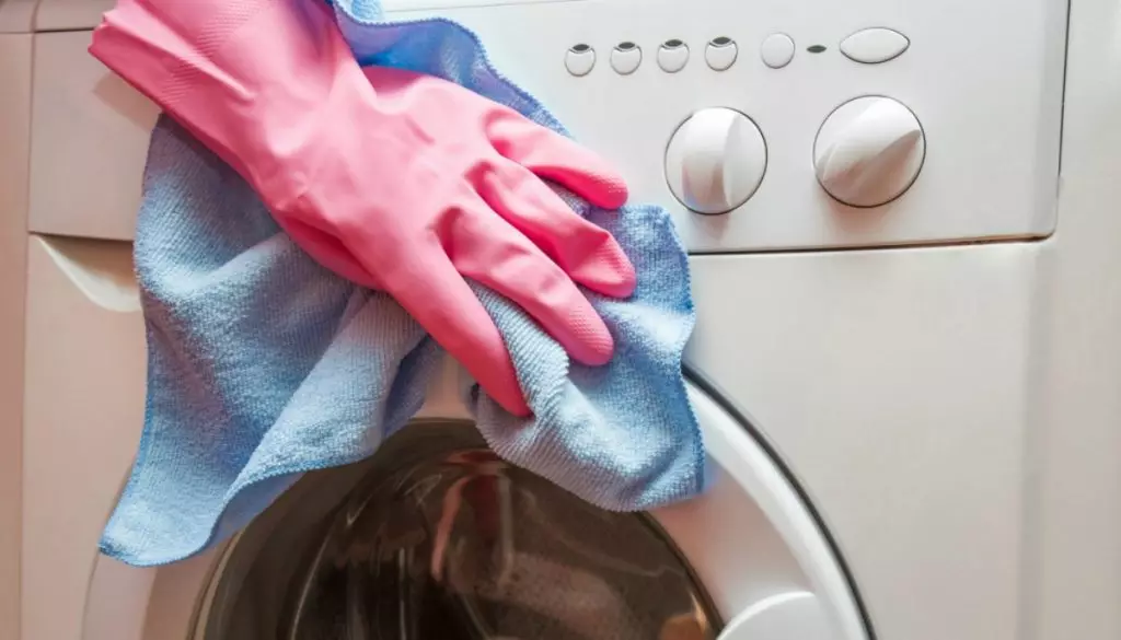 Како да ја исчистите машината за перење? 39 Фото чиста машина машина од нечистотија внатре дома отколку да се мијат гума за џвакање и прав 21828_5