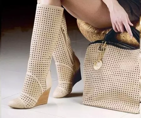 Sepatu Musim Panas (55 Foto): Model mode wanita terbuat dari jeans, pilih gaun di bawah sepatu bot 2182_10