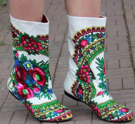 Sepatu Musim Panas (55 Foto): Model mode wanita terbuat dari jeans, pilih gaun di bawah sepatu bot 2182_15
