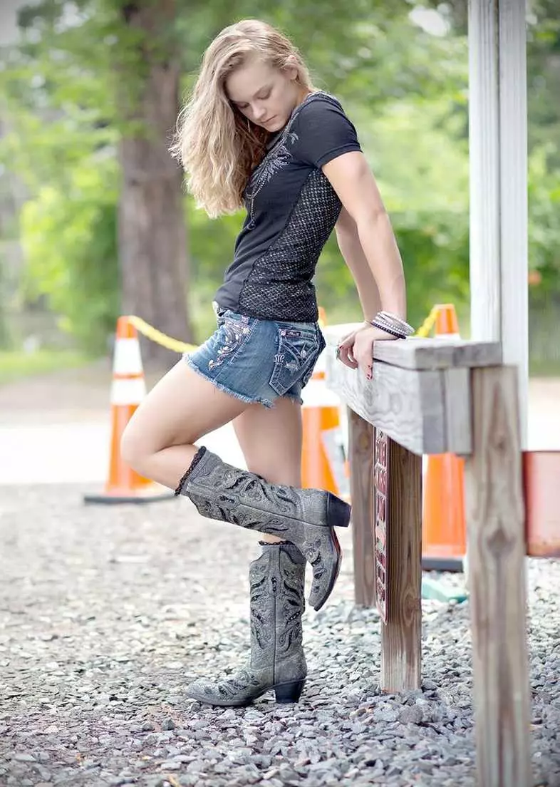 Summer boots (55 photos): Women's fashion models made of jeans, choose a dress under boots 2182_46