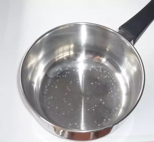 Com rentar l'olla cremada d'acer inoxidable? 27 fotos Com plats nets de Nagara, la forma d'neteja a l'interior i l'exterior com a casa 21840_15