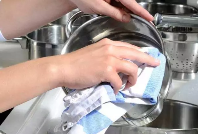 چگونه می توان سوزن سوخته فولاد ضد زنگ را بشویید؟ 27 عکس چگونه به تمیز کردن ظروف از Nagara، چگونه به تمیز کردن داخل و خارج از خانه 21840_19