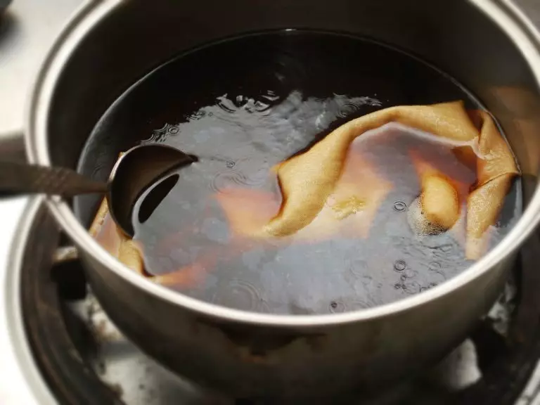 Com rentar l'olla cremada d'acer inoxidable? 27 fotos Com plats nets de Nagara, la forma d'neteja a l'interior i l'exterior com a casa 21840_22