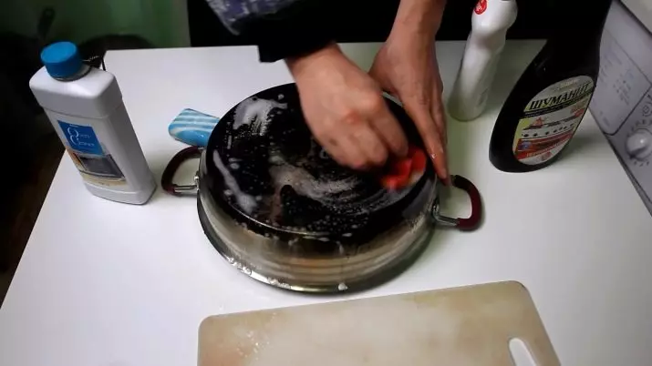 Com rentar l'olla cremada d'acer inoxidable? 27 fotos Com plats nets de Nagara, la forma d'neteja a l'interior i l'exterior com a casa 21840_6